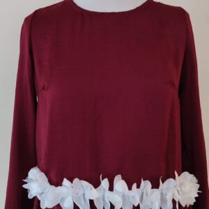 bluzka z duszą: burgundowa klasyka z wyrafinowanym akcentem