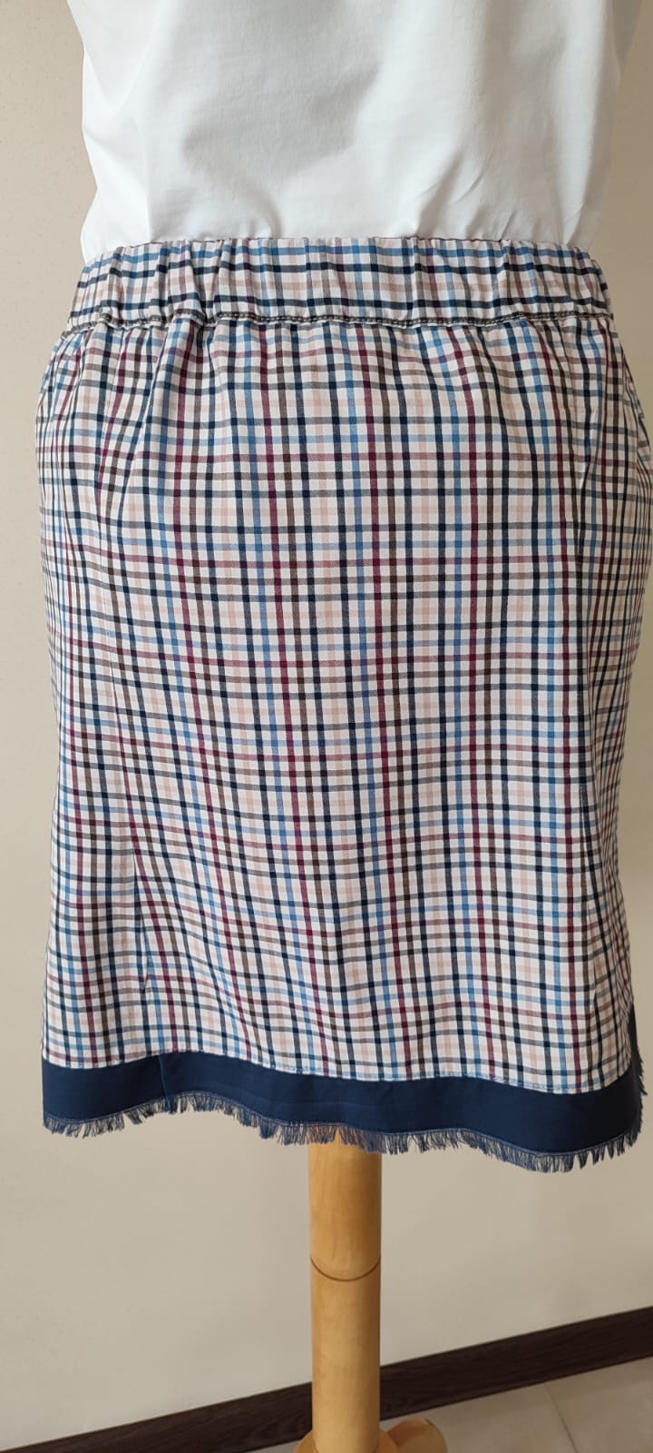 spódnica kratka, falbana i elegancja w ruchu spódnica kratka, falbana i elegancja w ruchu