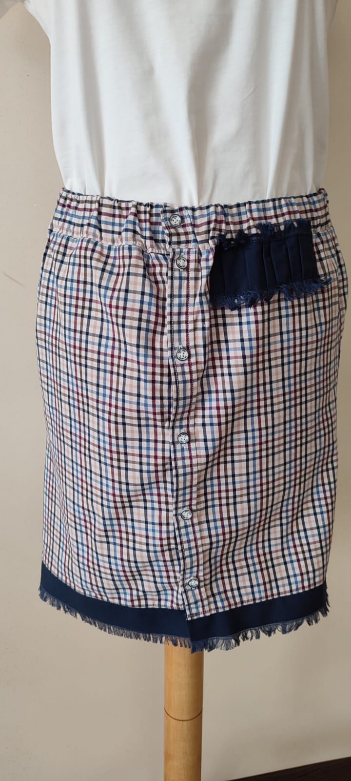 spódnica kratka, falbana i elegancja w ruchu spódnica kratka, falbana i elegancja w ruchu