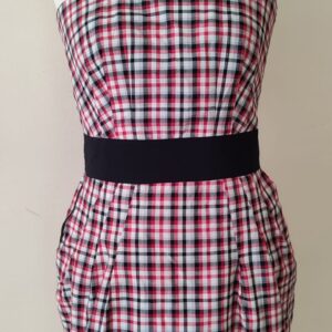 sukienka kratka w letnim wydaniu bez ramiączek