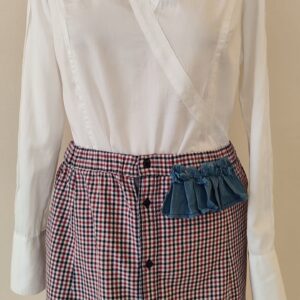 spódnica kratka, denim i koronkowa finezja