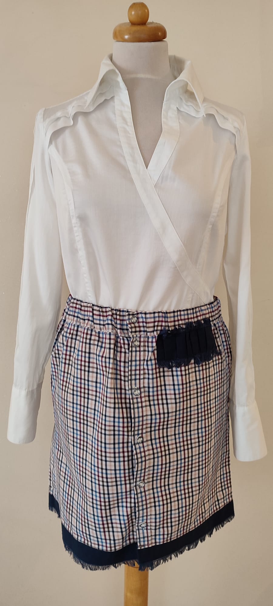 spódnica kratka, falbana i elegancja w ruchu spódnica kratka, falbana i elegancja w ruchu