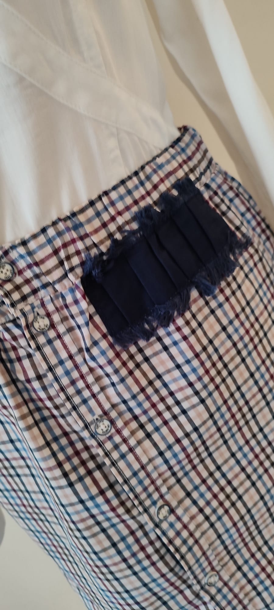 spódnica kratka, falbana i elegancja w ruchu spódnica kratka, falbana i elegancja w ruchu