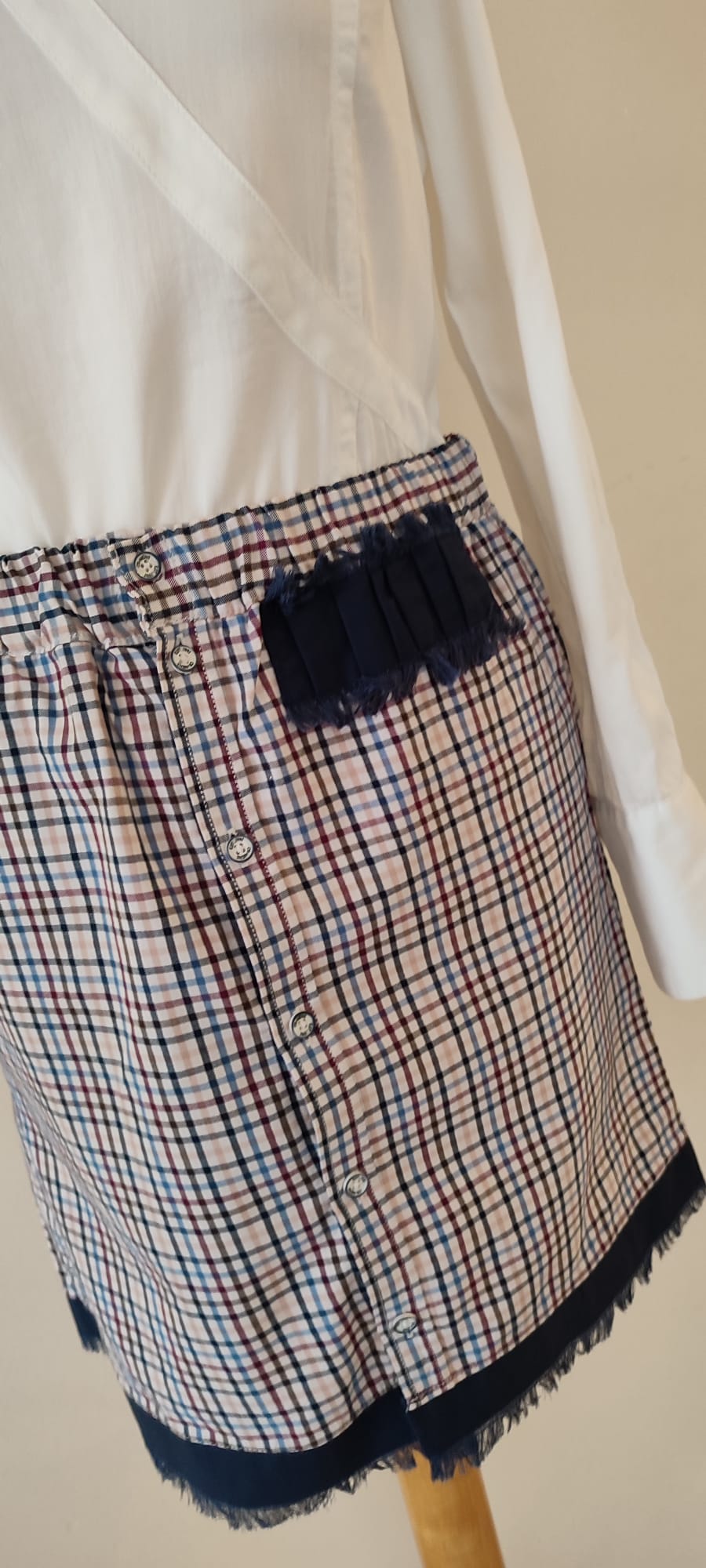 spódnica kratka, falbana i elegancja w ruchu spódnica kratka, falbana i elegancja w ruchu