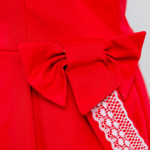 sukienka czerwona z kokardką i koronką