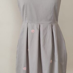 sukienka jasny szary w kwiatki z uroczą kokardką