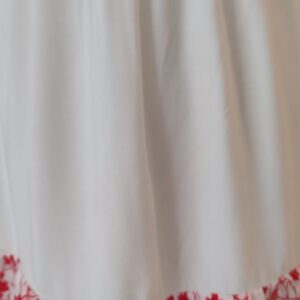 sukienka biała z falbankami i gumką w pasie