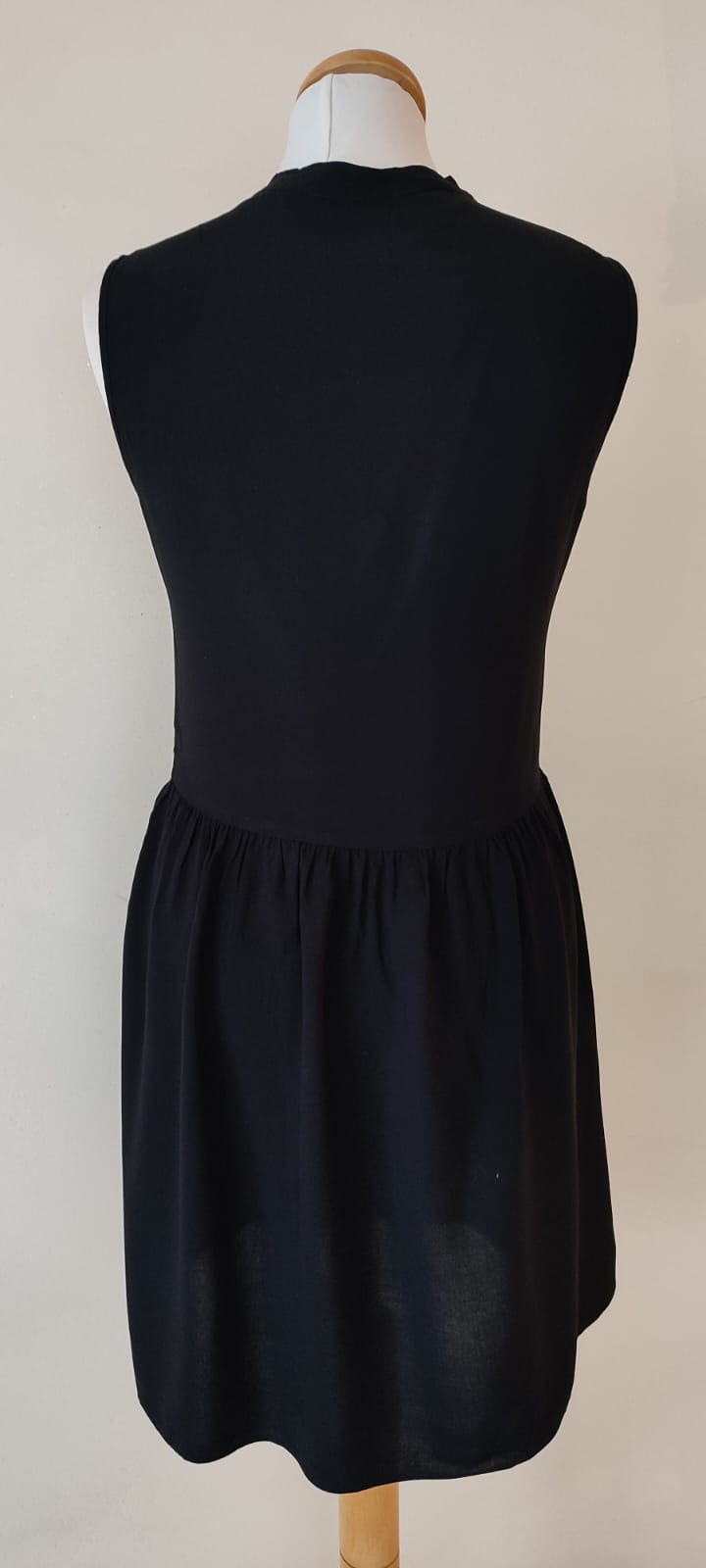 sukienka czarna z kokardką i zmysłową koronką sukienka czarna z kokardką i zmysłową koronką