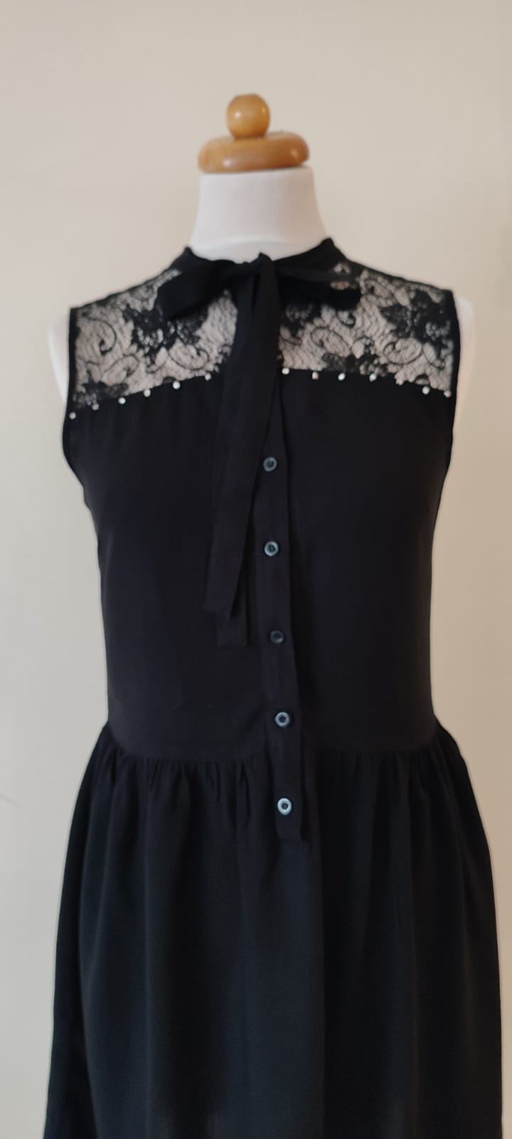 sukienka czarna z kokardką i zmysłową koronką sukienka czarna z kokardką i zmysłową koronką