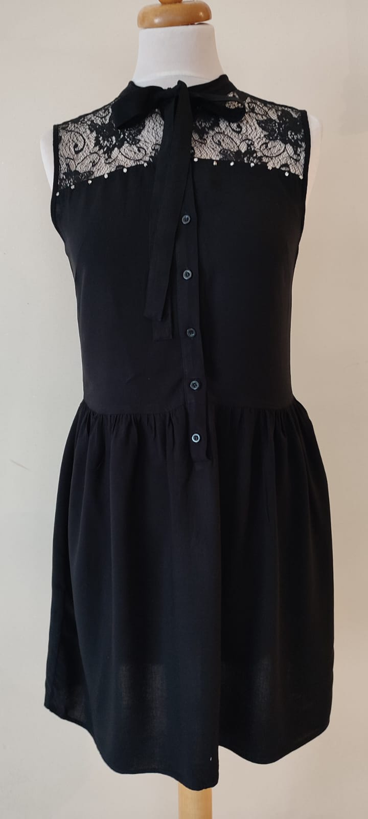 sukienka czarna z kokardką i zmysłową koronką sukienka czarna z kokardką i zmysłową koronką