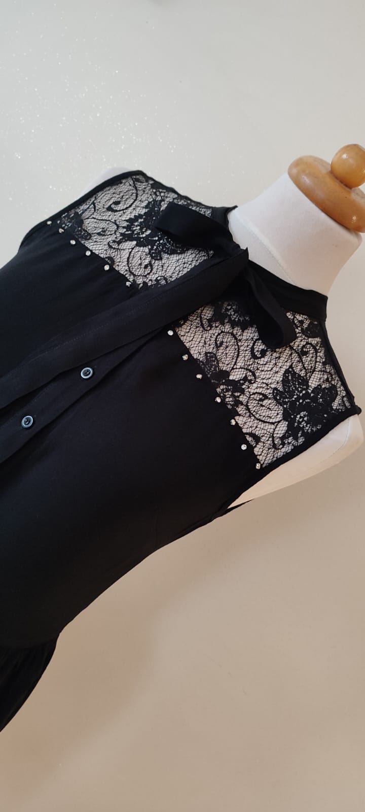 sukienka czarna z kokardką i zmysłową koronką sukienka czarna z kokardką i zmysłową koronką