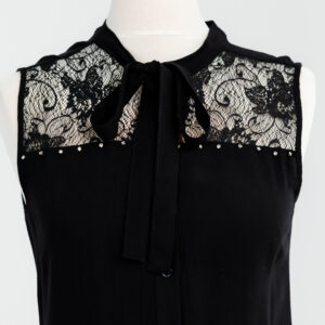 sukienka czarna z kokardką i zmysłową koronką