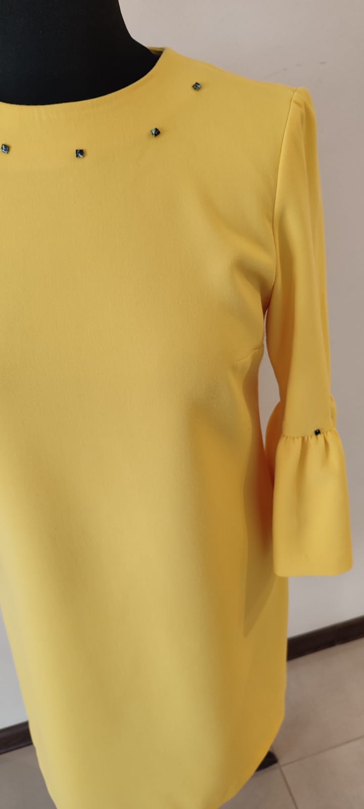 sukienka słoneczna z artystycznymi guzikami sukienka słoneczna z artystycznymi guzikami